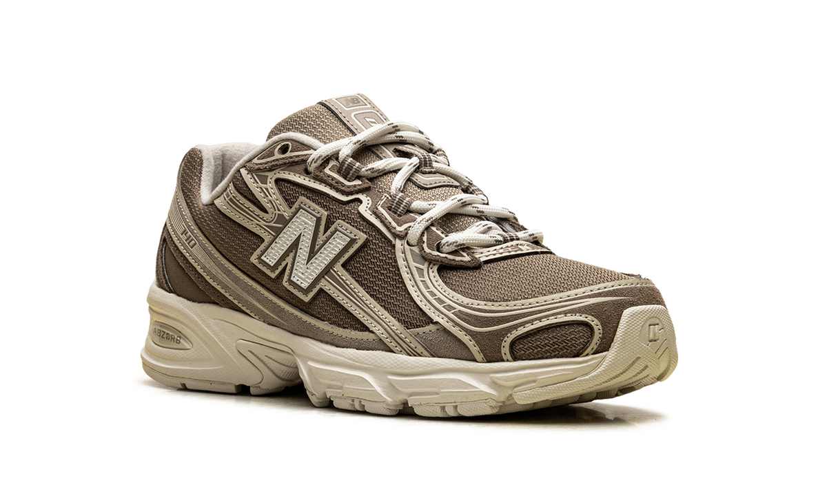 740 "Mushroom Linen" U7403TR