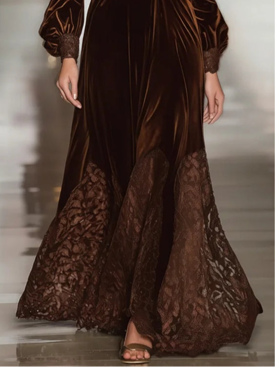 Isabella · Abito Maxi in Velluto con Collo Alto e Maniche Voluminose in Pizzo Patchwork