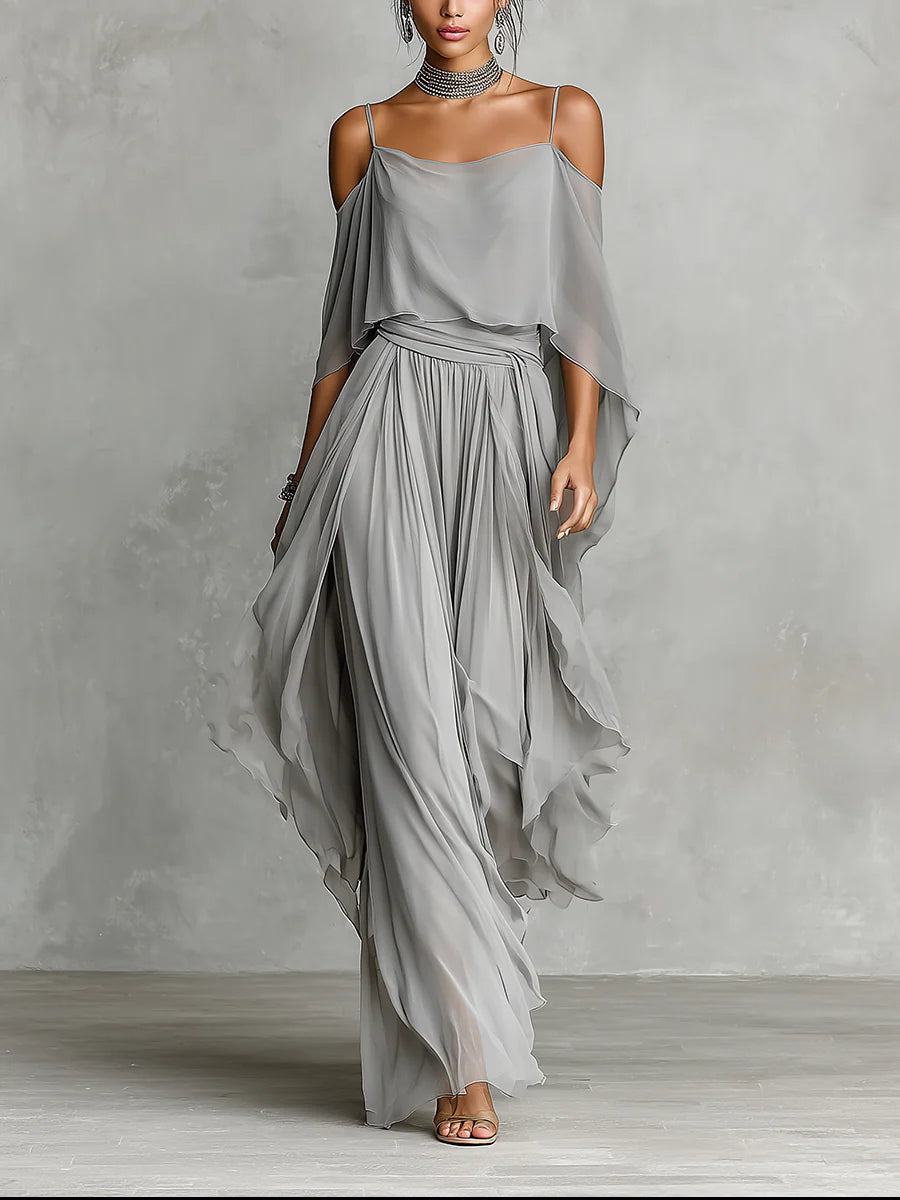 Completo in chiffon con spalline scoperte e pantaloni grigi