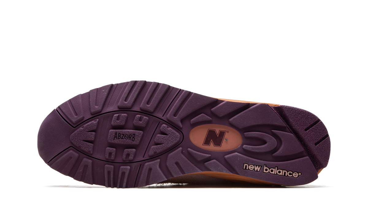 990 V2 "Salehe Bembury - Sand Be The Time" M990SB2