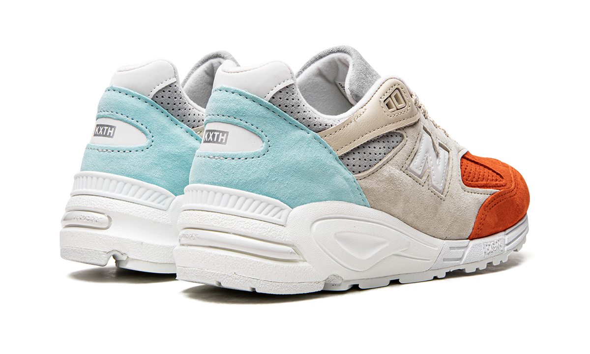 990 v2 "Kith Cyclades" M990KC2