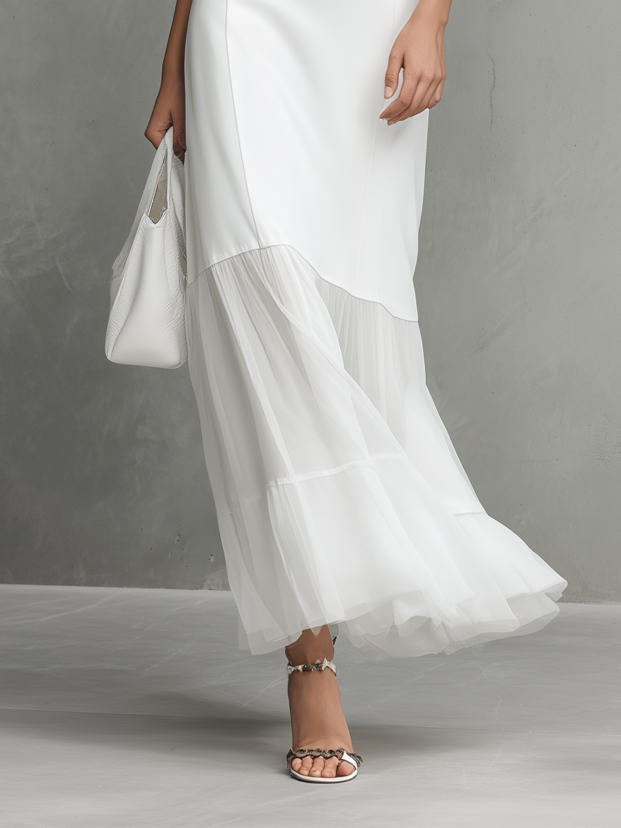 Elegante abito bianco senza maniche per donne in seta di latte e pannelli in chiffon