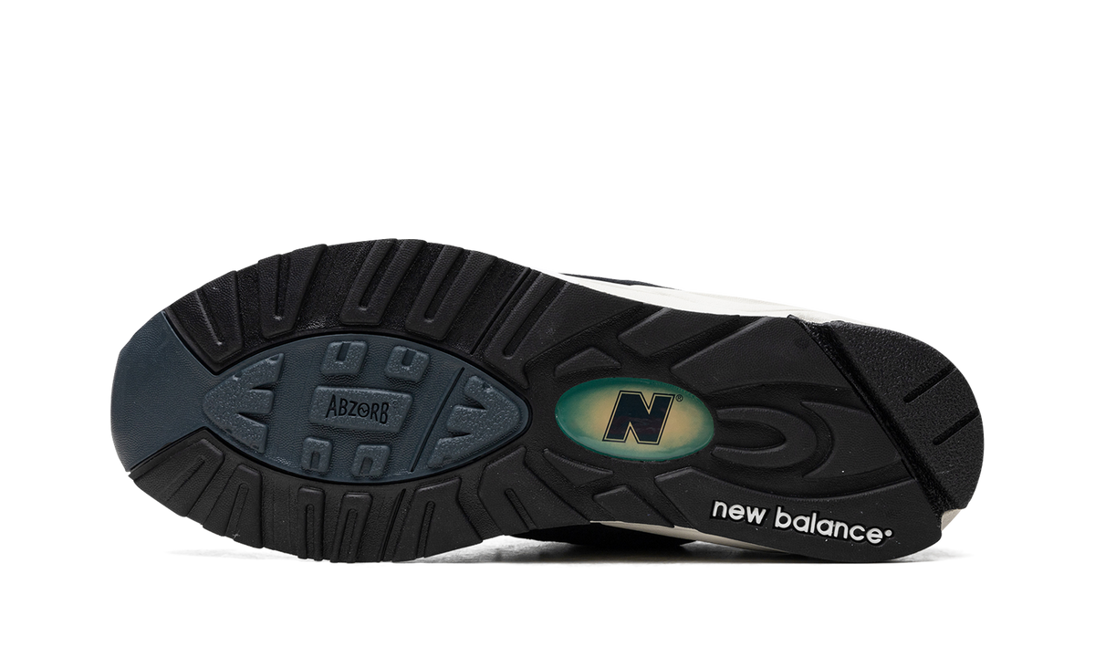 990V2 "Navy/White" M990NB2
