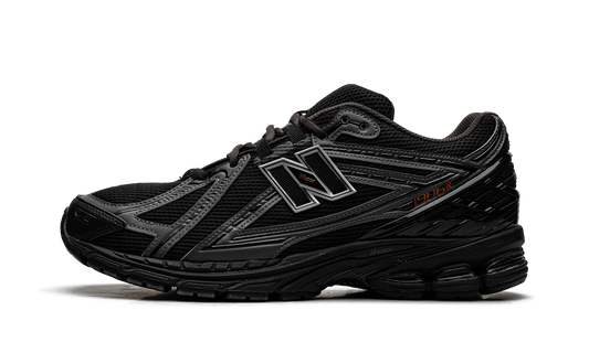 1906R "Black Grey Graphite" U19069L0