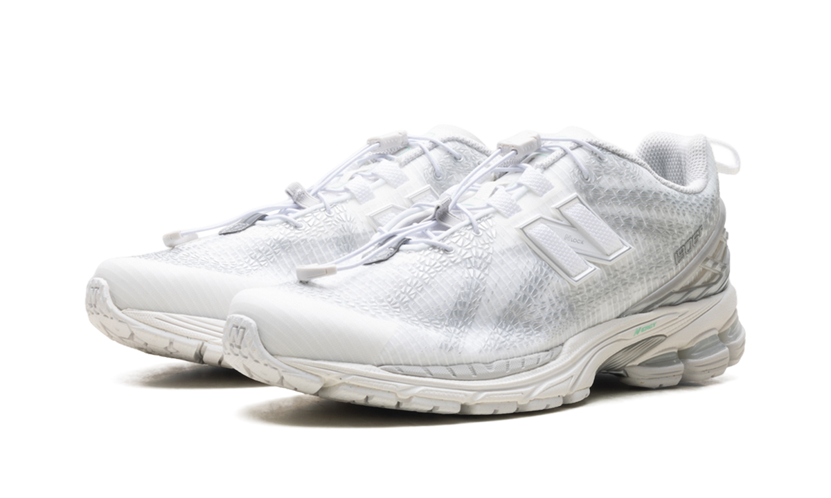 1906F "White Silver Metallic" U190611X