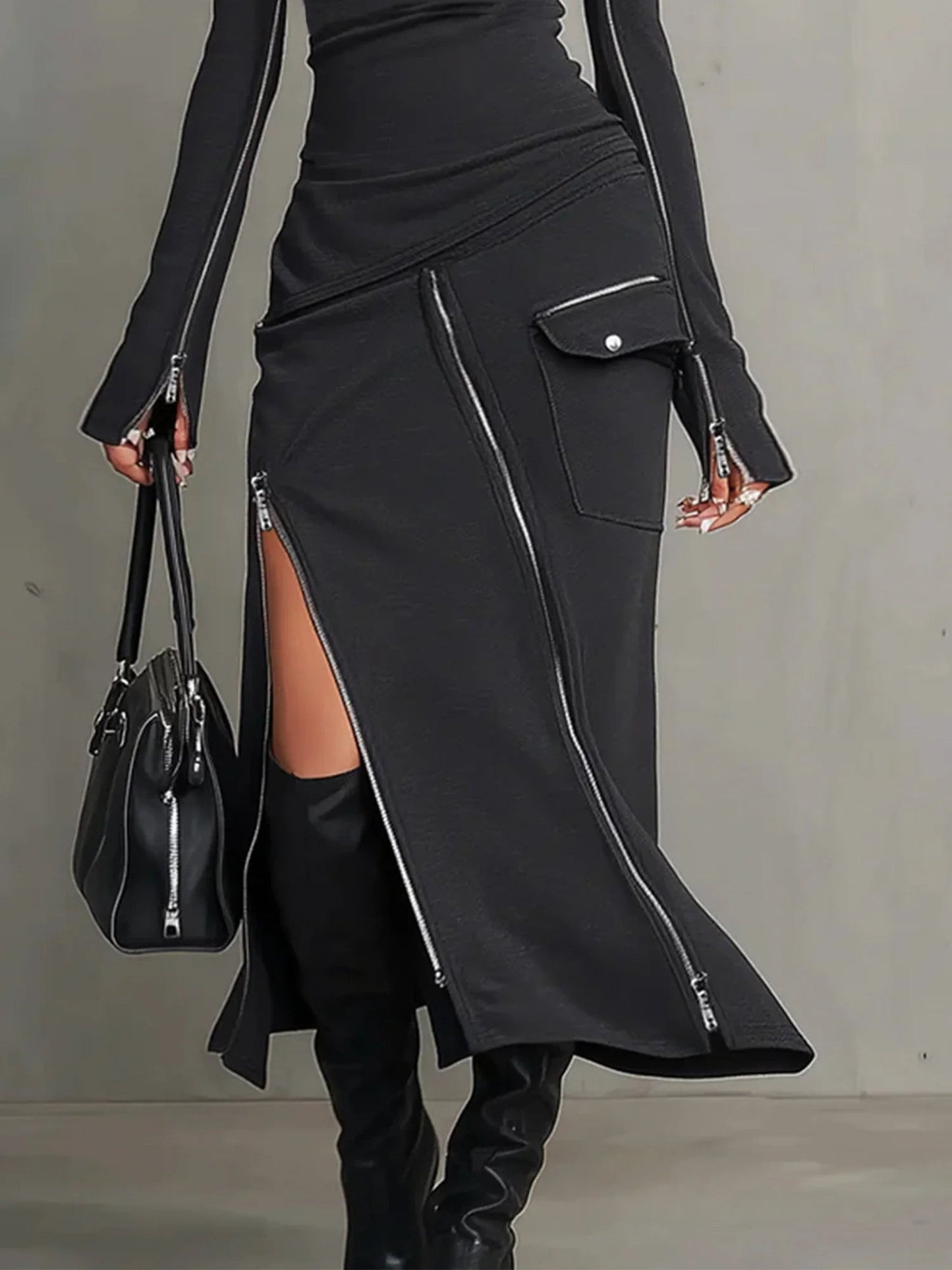 Completo con tasche zip irregolari e colletto alto