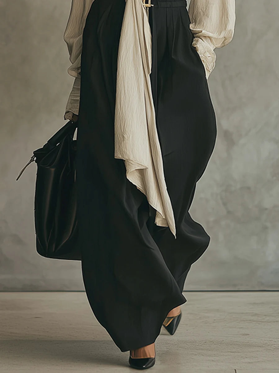 Completo camicia beige con lacci e pantaloni neri