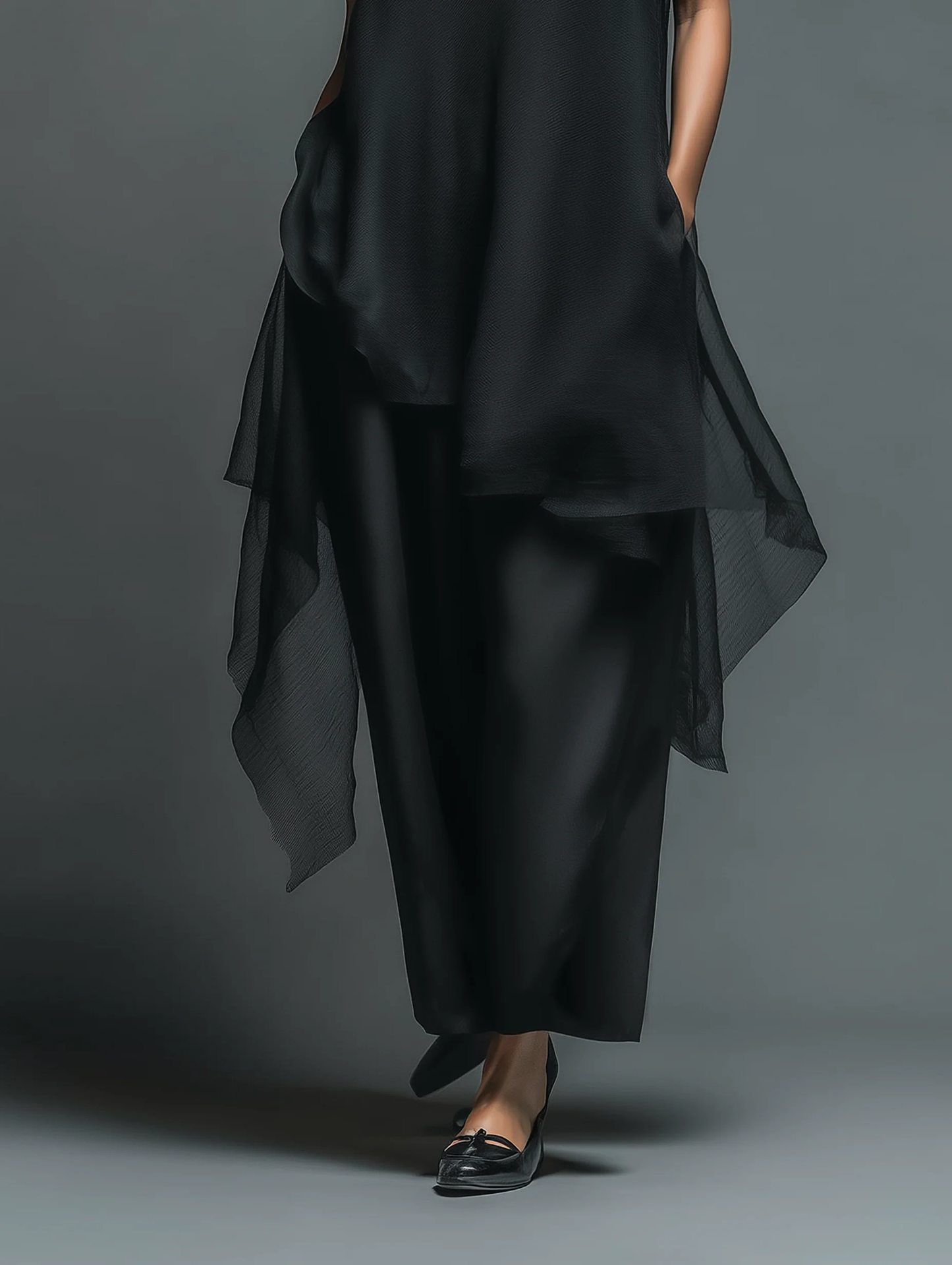 Abito Slip in Fibra di Acetato Finta Minimalista Nera Abbinato a un Cover-up in Chiffon Abito Lungo Set Due Pezzi