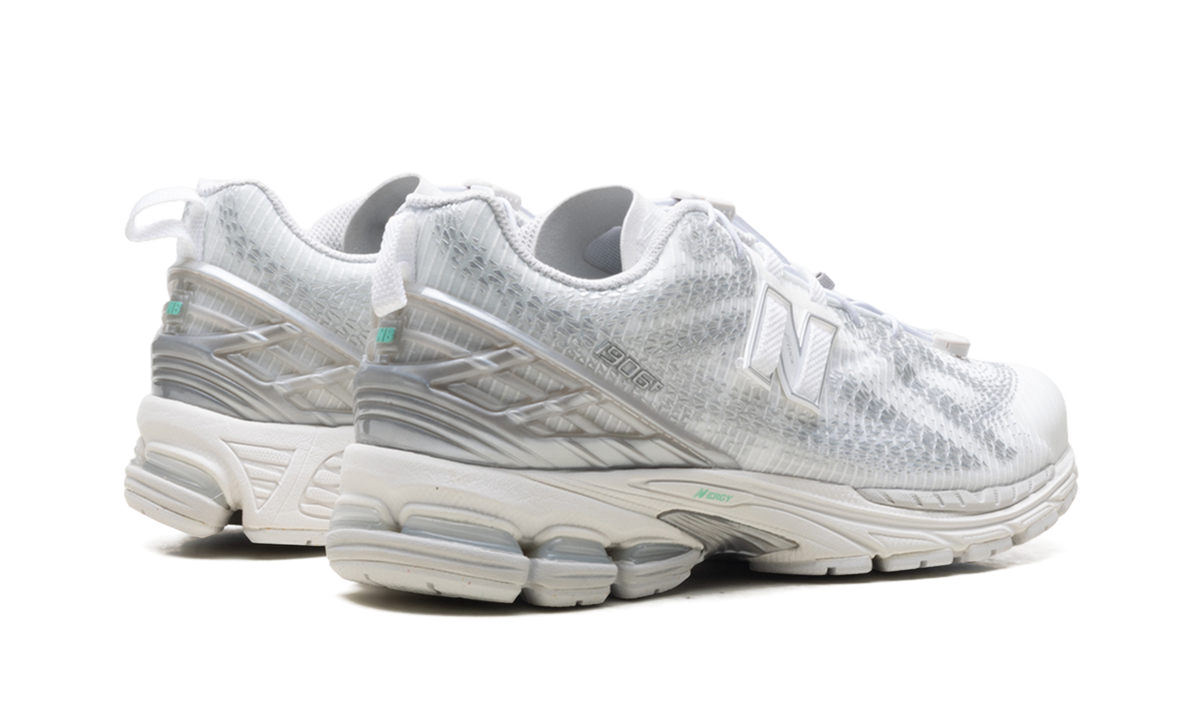 1906F "White Silver Metallic" U190611X