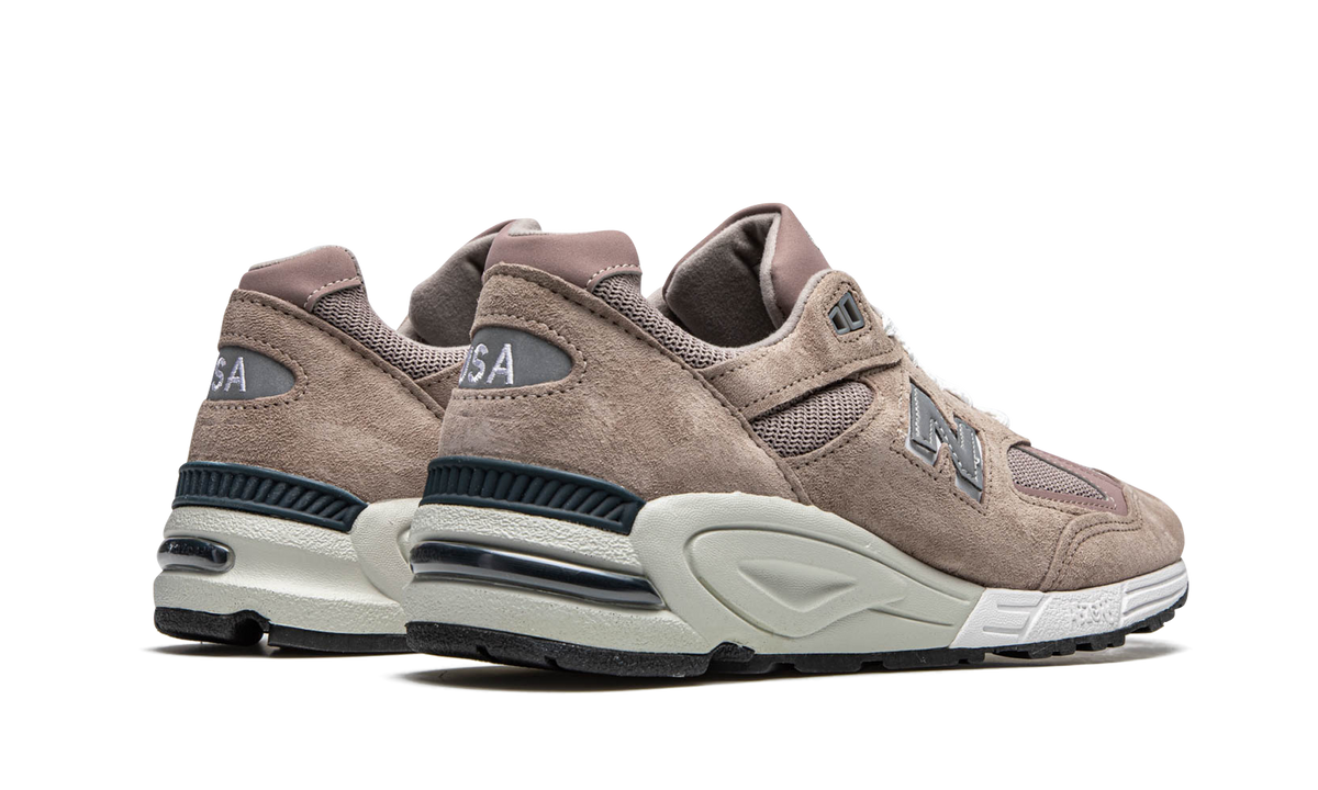 990v2 "Kith - Dusty Rose" M990K2
