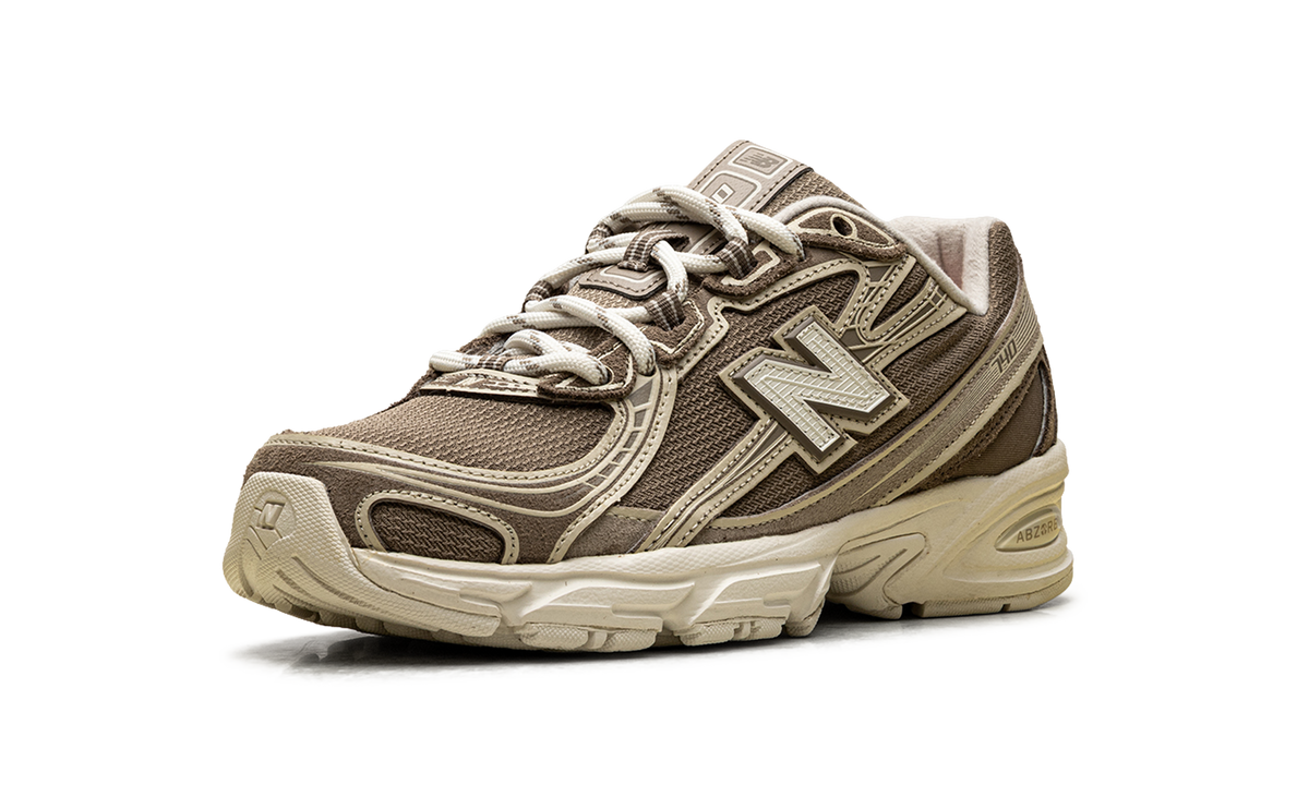 740 "Mushroom Linen" U7403TR