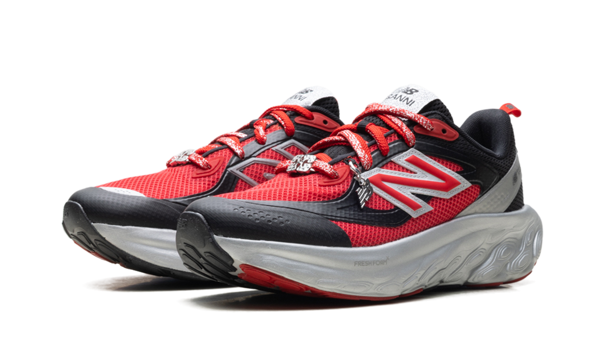 Fresh Foam Trainer "GANNI - Black Silver Metallic Red" UTRNGN