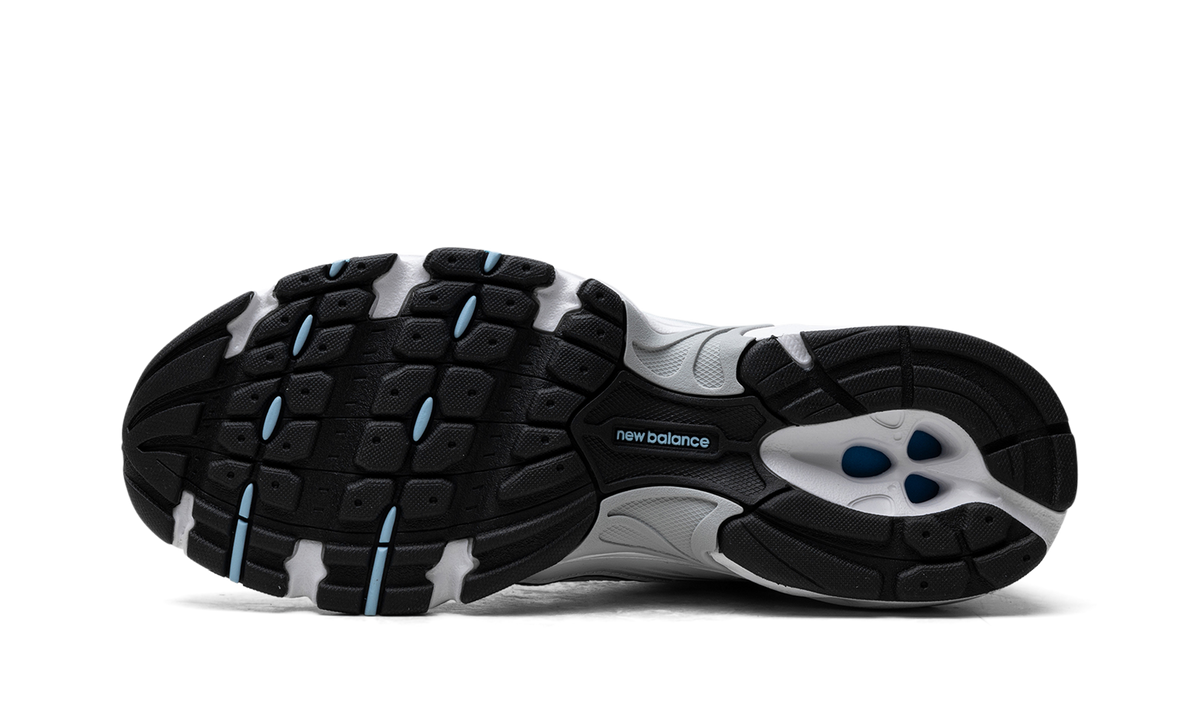 530 "White / Dark Arctic Grey / Light Chrome Blue" MR530RA