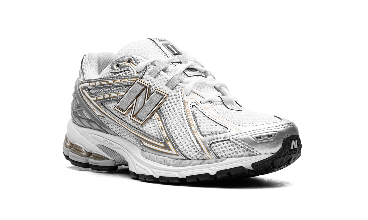 1906R "White Rain Cloud Silver Metallic" M1906RI