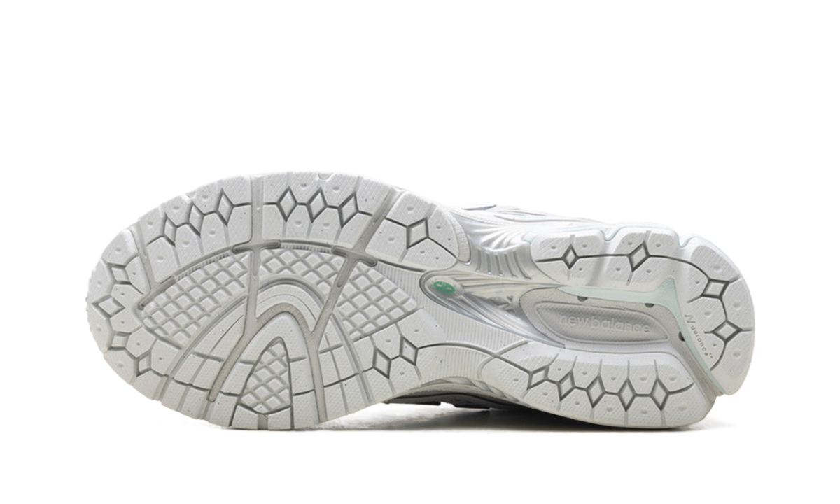1906R "White / Deep End" U19061HV
