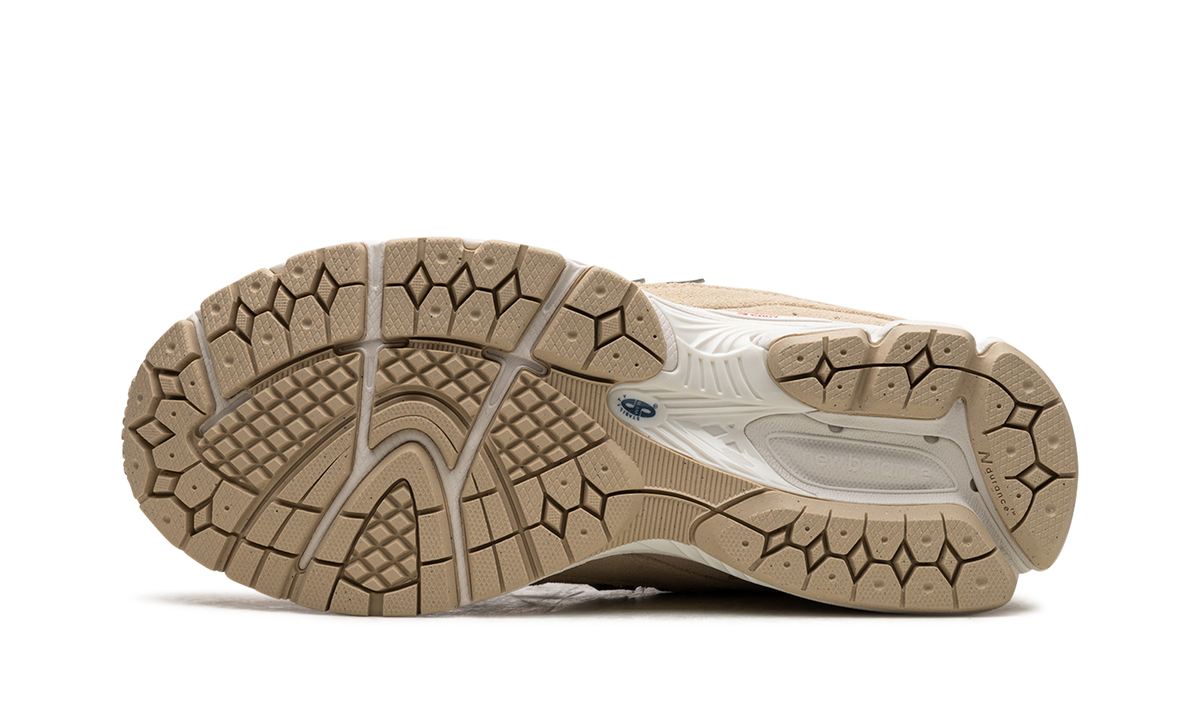 2002R "Sandstone" M2002RSC