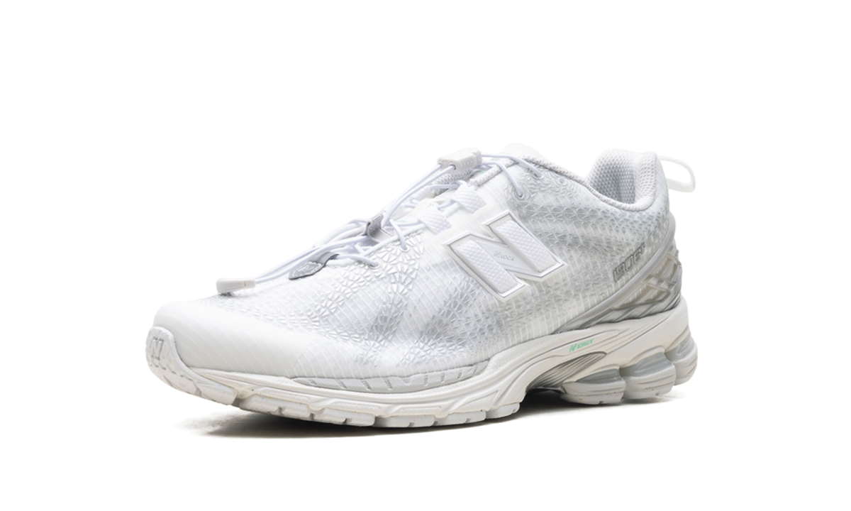 1906F "White Silver Metallic" U190611X