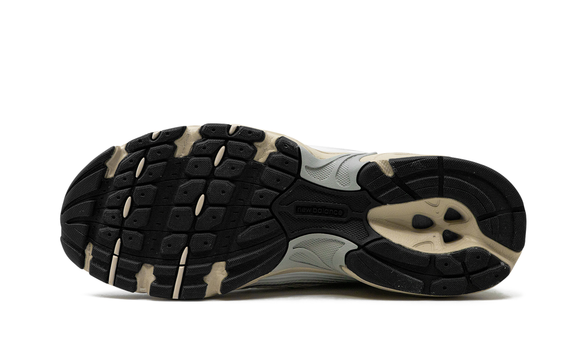 530 "White / Palm Leaf" MR530EC