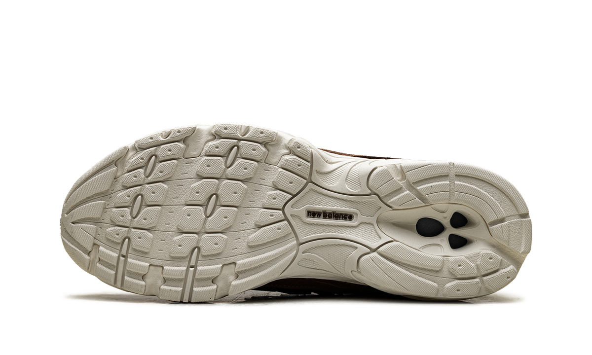 740 "Pumpernickel Brown Off White" U7407IK