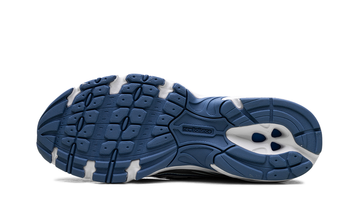 740v2 "White Ice Blue Sea Lime" U740LB2