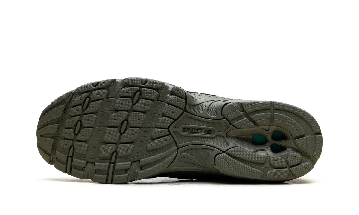 740 "Dark Olive Vine" U740RS2